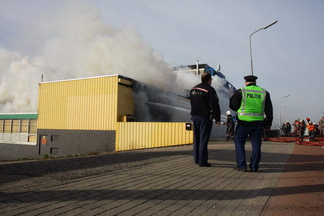 2009/73/2009-03-17 Zeer grote brand Zwanenburgerdijk Zwanenburg 08.jpg